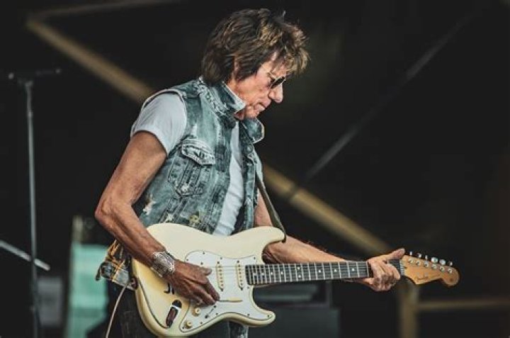 Jeff Beck (Guitarist) - Age, Birthday, Bio, Facts, Family, Net Worth, Height & More