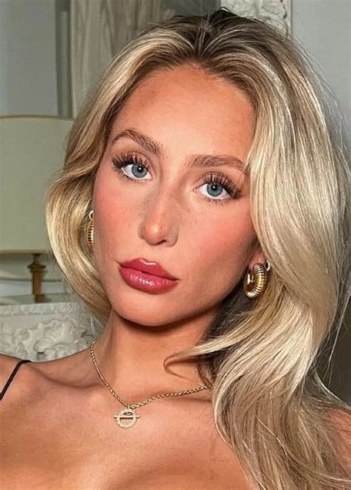 Jenn Marie Earle Height, Weight, Net Worth, Age, Birthday, Wikipedia, Who, Instagram, Biography