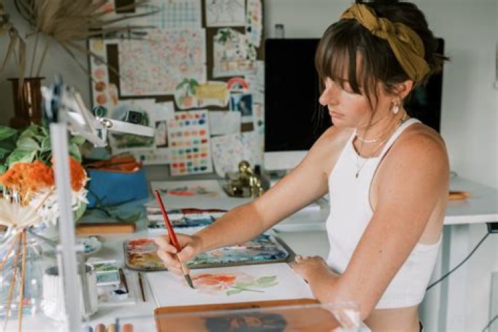 Jenna Rainey (Illustrator) - Age, Birthday, Bio, Facts, Family, Net Worth, Height & More