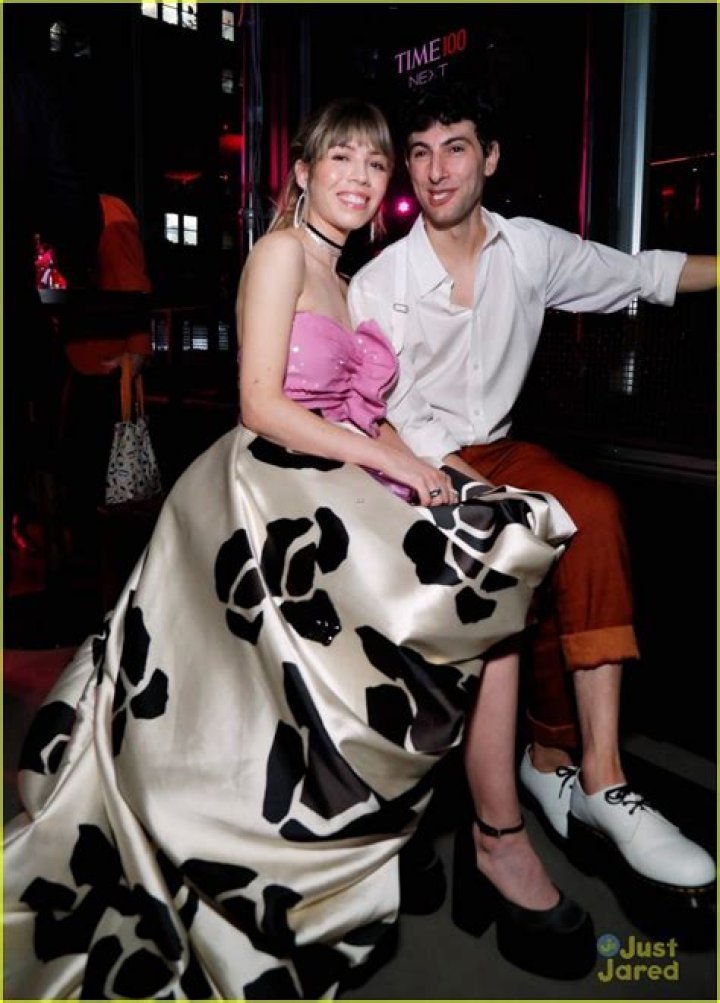 Jennette Mccurdy and Joe Nichols In Hawaii, Were They Dating?