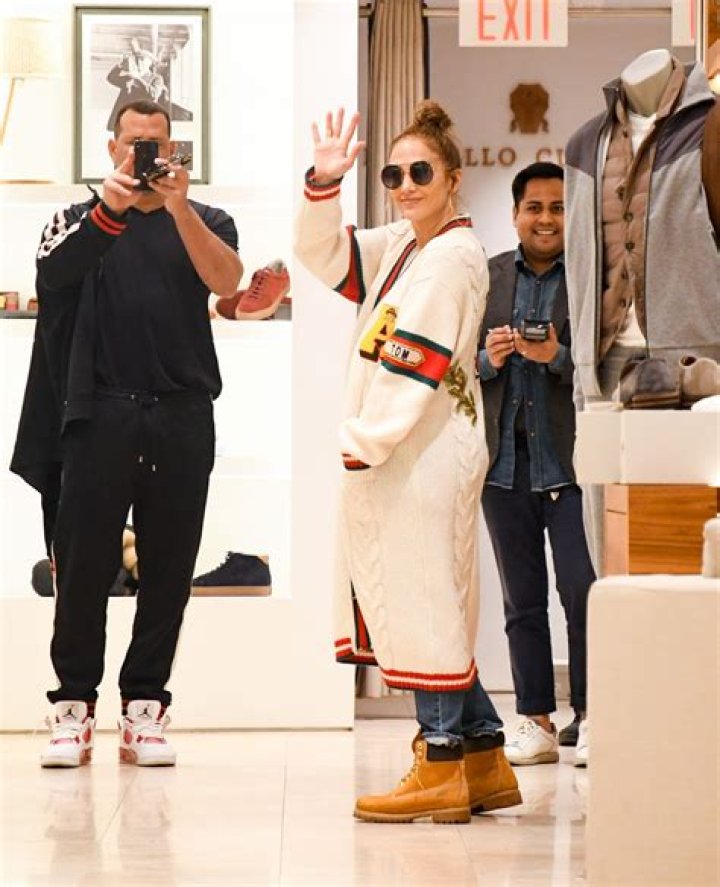 Jennifer Lopez and Fiancé Alex Rodriguez Go Black Friday Shopping With Their Daughters