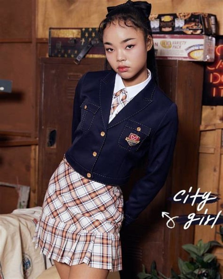 Jenny Park (YouTube Star) - Age, Birthday, Bio, Facts, Family, Net Worth, Height & More