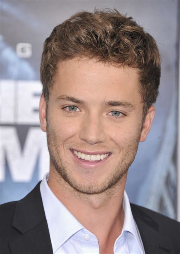 Jeremy Sumpter (TV Actor) - Age, Birthday, Bio, Facts, Family, Net Worth, Height & More