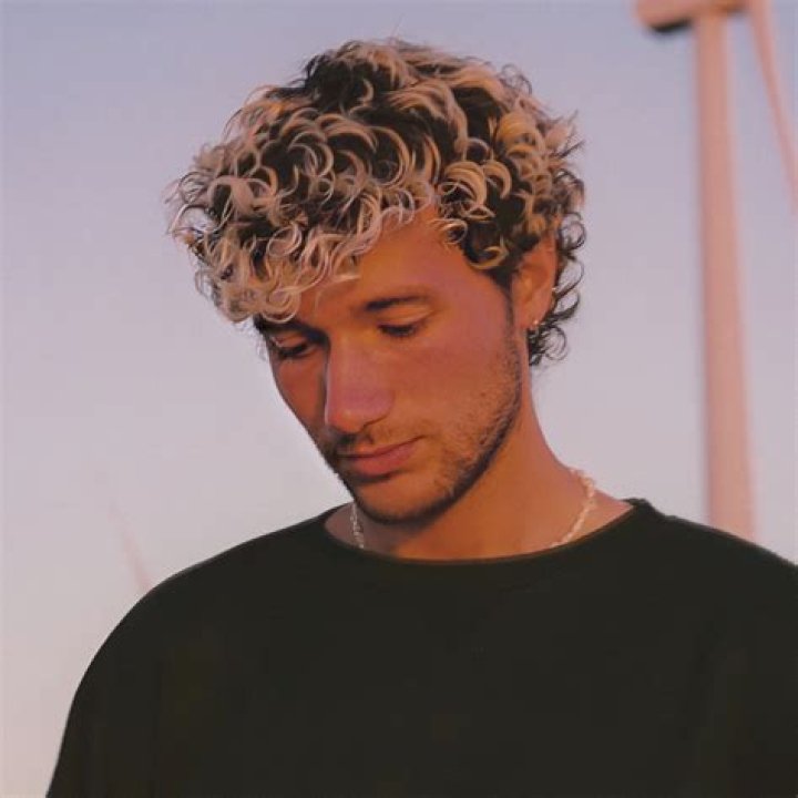 Jeremy Zucker (Music Producer) - Age, Birthday, Bio, Facts, Family, Net Worth, Height & More