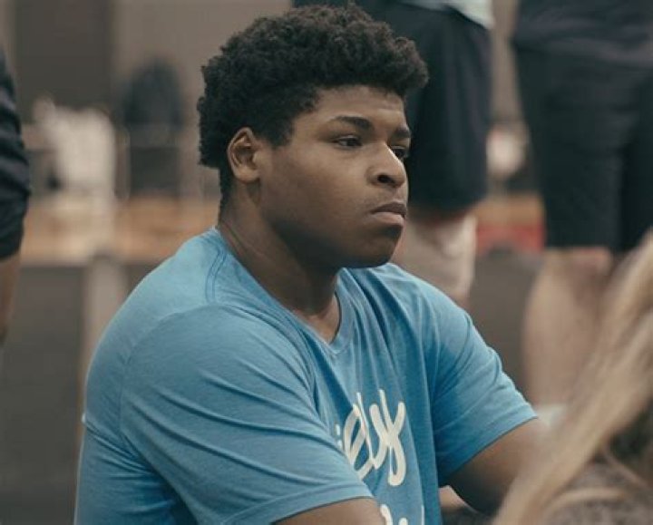 Jerry Harris (Sculptor) - Age, Birthday, Bio, Facts, Family, Net Worth, Height & More