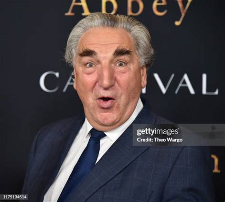 How tall is Jim Carter