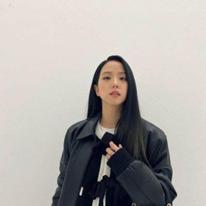 
Jisoo Attracted Notice For Her New Bleached Hairstyle While Attending Paris Fashion Week 2022 