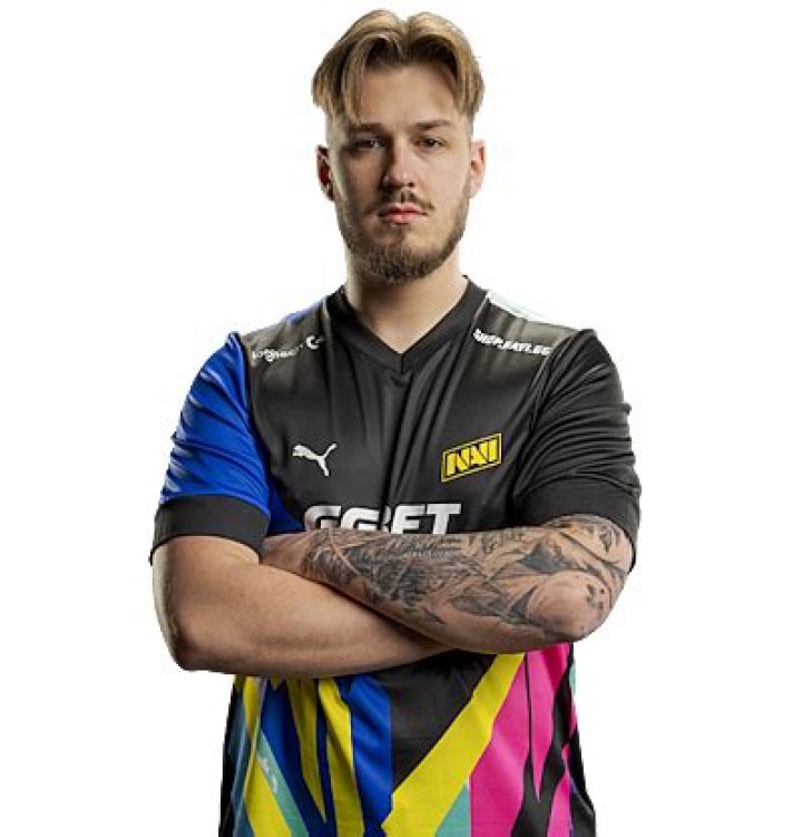 JL (Rapper) - Age, Birthday, Bio, Facts, Family, Net Worth, Height & More