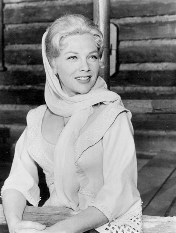 Joanna Moore (TV Actress) - Age, Birthday, Bio, Facts, Family, Net Worth, Height & More