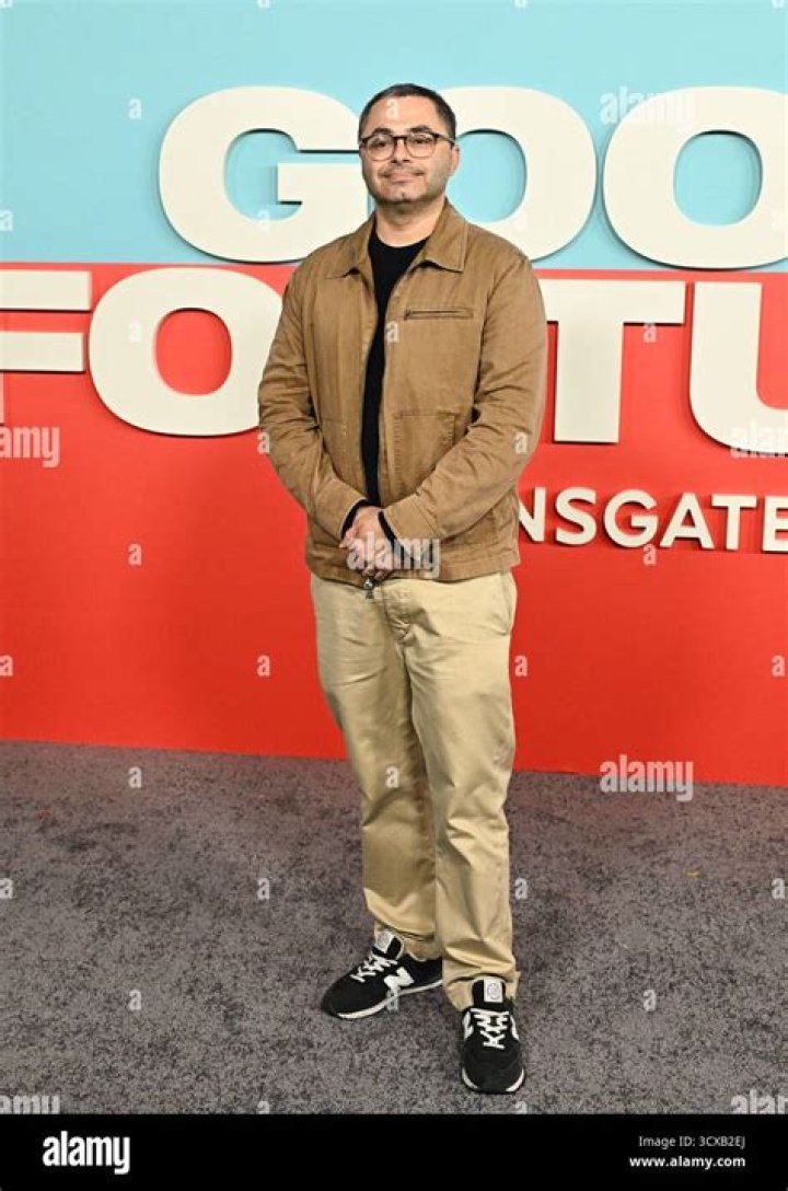 Joe Mande Biography, Age, Height, Wife, Net Worth, Family