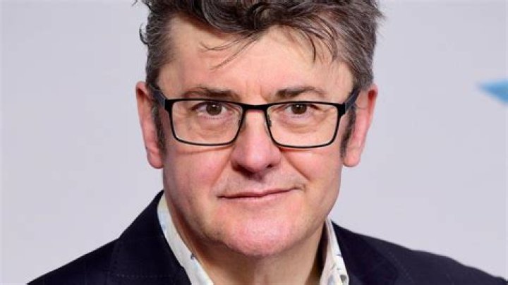 Joe Pasquale (Comedian) - Age, Birthday, Bio, Facts, Family, Net Worth, Height & More