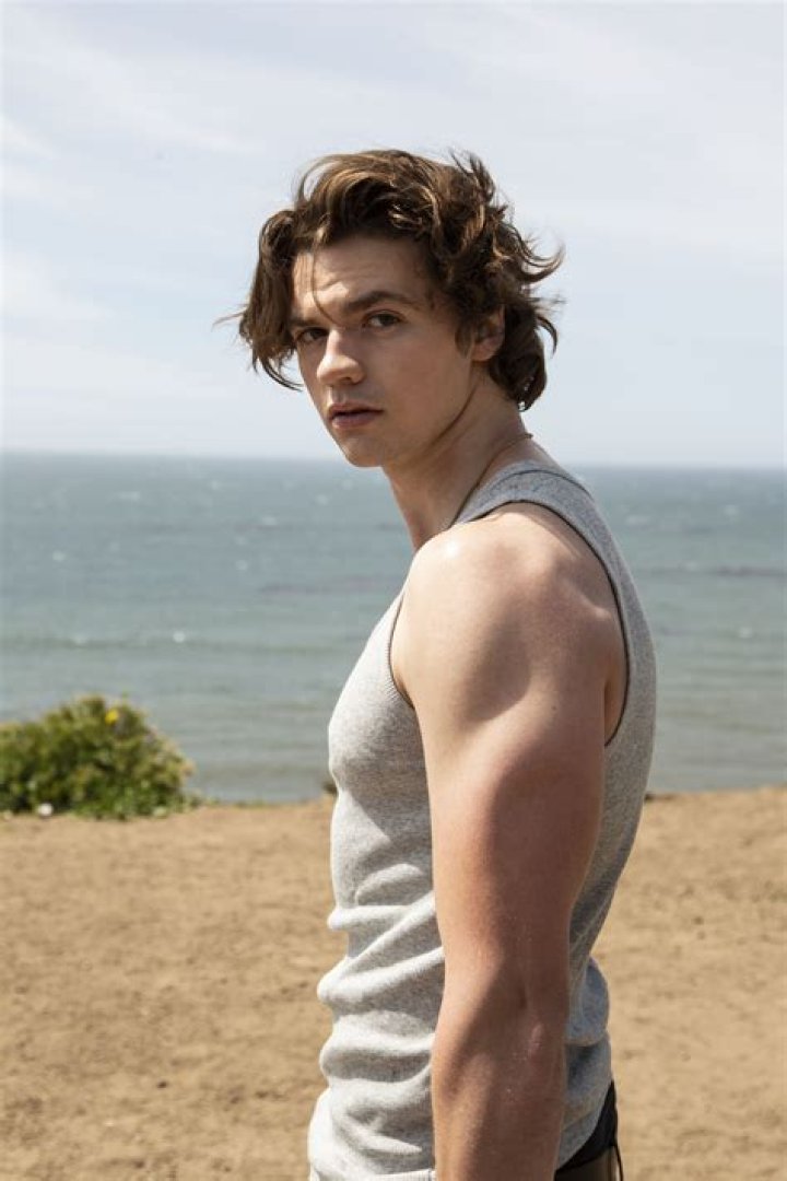 Joel Courtney – Celebsgraphy