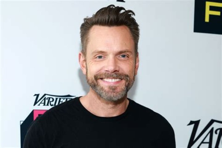 Joel McHale Biography, Age, Height, Wife, Net Worth, Family