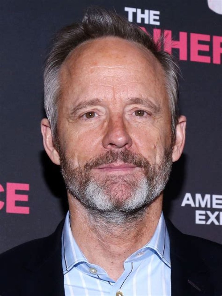 John Benjamin Hickey (Movie Actor) - Age, Birthday, Bio, Facts, Family, Net Worth, Height & More