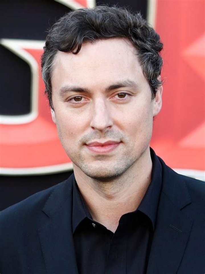 John Francis Daley biografía, edad, altura, esposo, net worth, familia