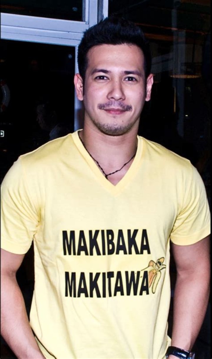 John Prats (TV Actor) - Age, Birthday, Bio, Facts, Family, Net Worth, Height & More