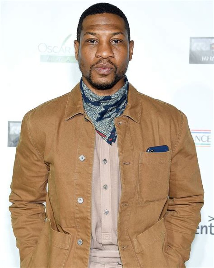How tall is Jonathan Majors