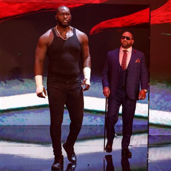 How tall is Jordan Omogbehin