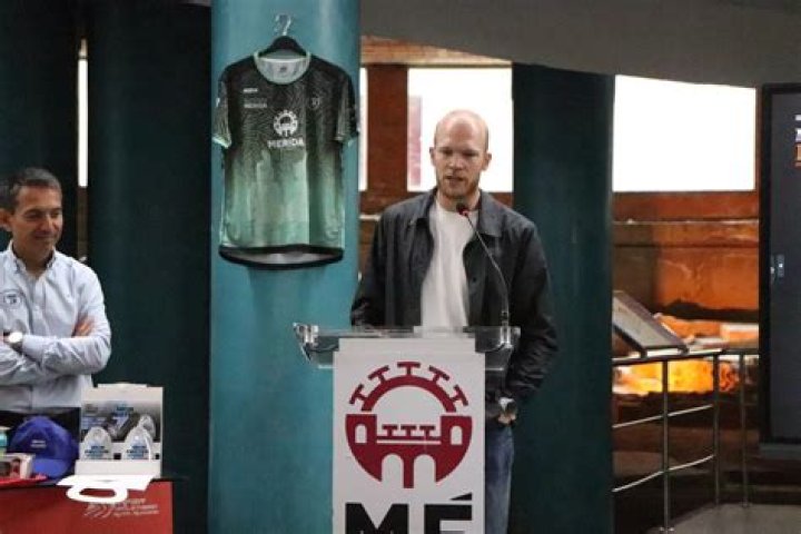 Jorge González Biography, Age, Height, Wife, Net Worth, Family