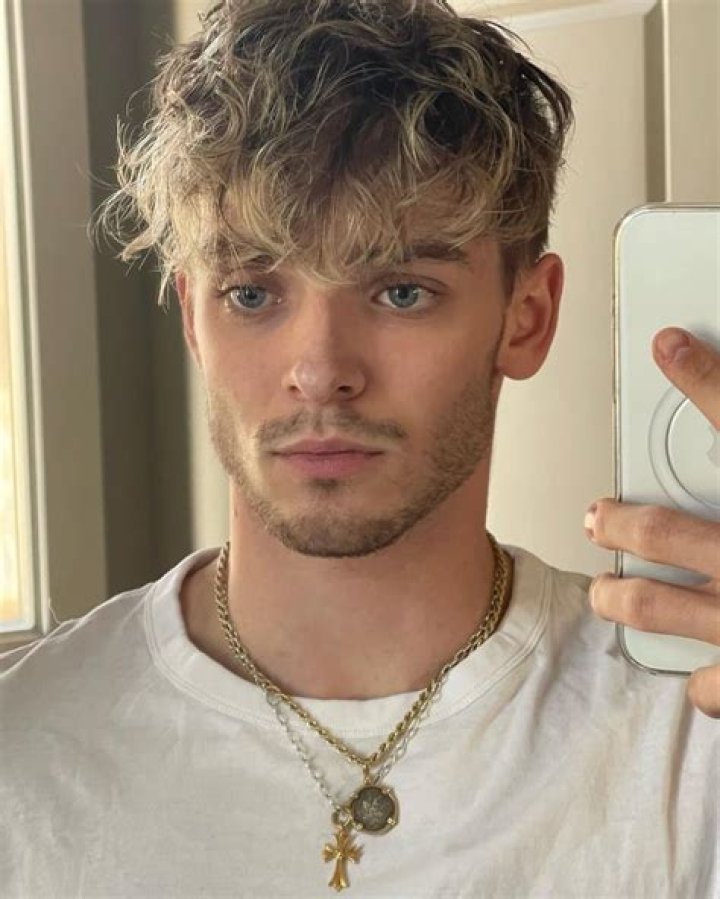 Josh Beauchamp (Dancer) - Age, Birthday, Bio, Facts, Family, Net Worth, Height & More