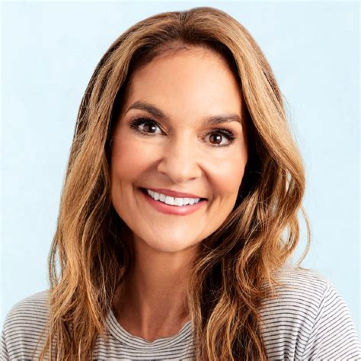 Joy Bauer (TV Show Host) - Age, Birthday, Bio, Facts, Family, Net Worth, Height & More