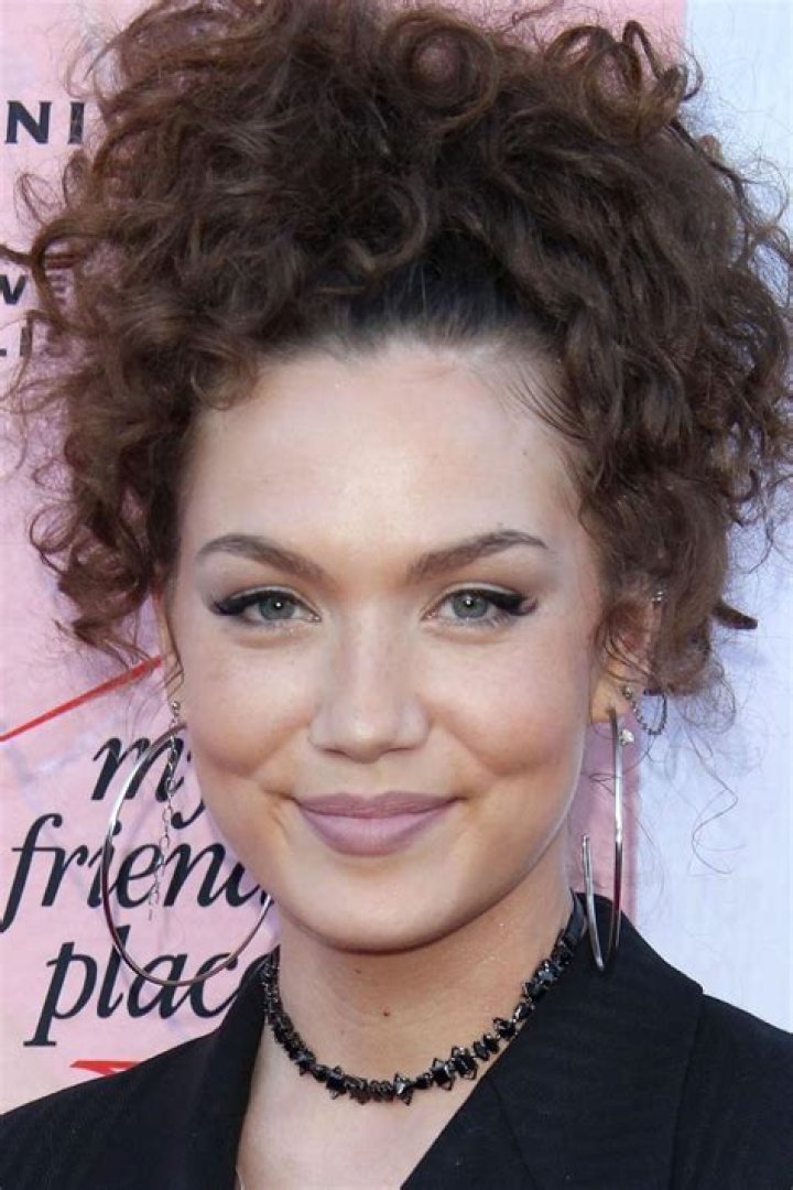 How tall is Jude Demorest