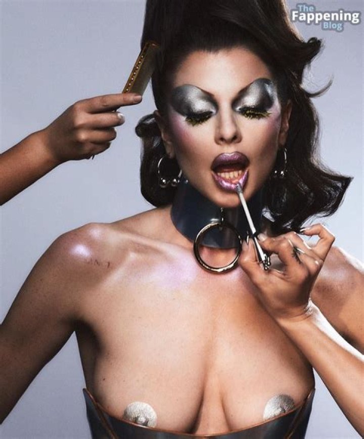 How tall is Julia Fox