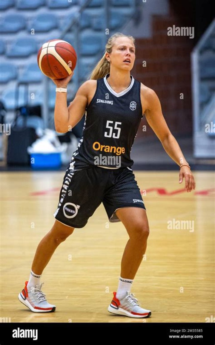 Julie Allemand Biography, Age, Height, Husband, Net Worth, Family