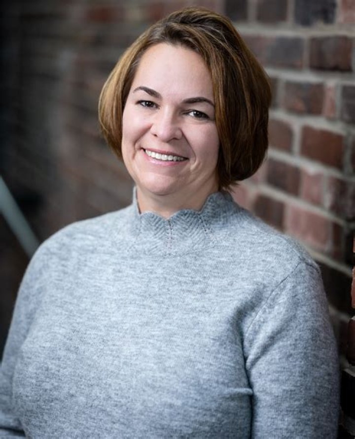 Julie Hayes Biography, Age, Height, Husband, Net Worth, Family