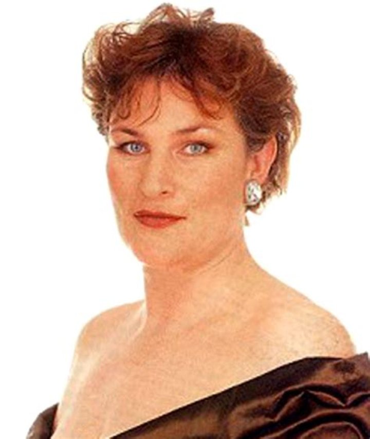 Julie T. Wallace Biography, Age, Height, Husband, Net Worth, Family