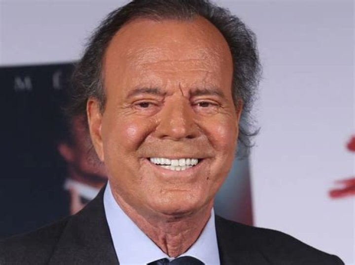 Julio Iglesias (World Music Singer) - Age, Birthday, Bio, Facts, Family, Net Worth, Height & More
