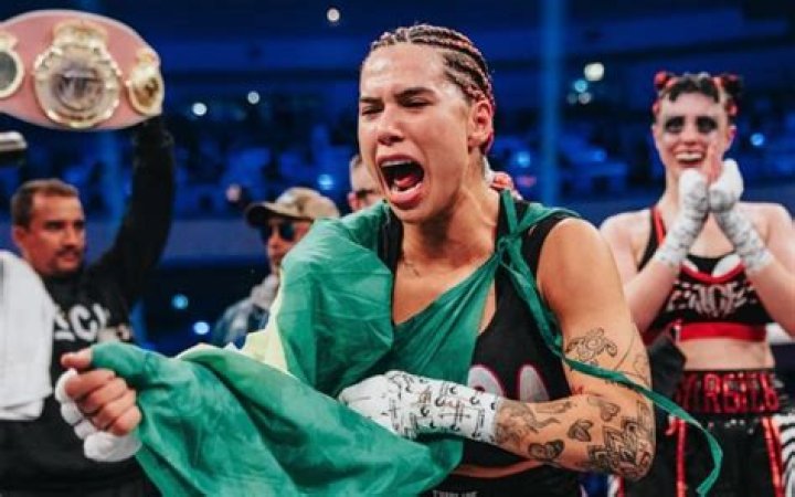 Jully Oliveira (Instagram Star) - Age, Birthday, Bio, Facts, Family, Net Worth, Height & More