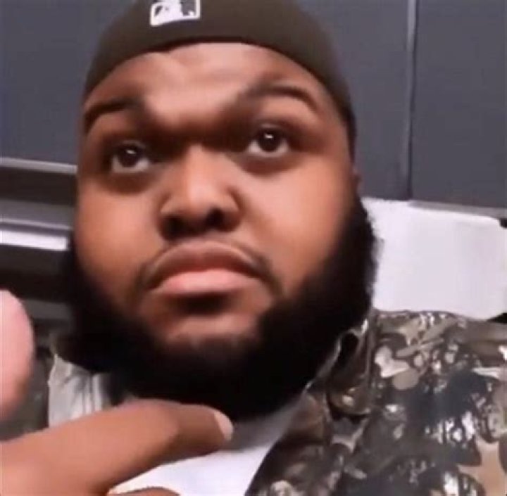 
“Just made everyone look at their dad in the room”: Tubi Super Bowl commercial sparks hilarious memefest 