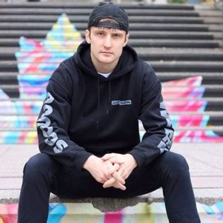 JustDustin (YouTube Star) - Age, Birthday, Bio, Facts, Family, Net Worth, Height & More