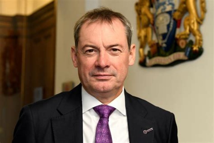 Justin Sullivan (Rock Singer) - Age, Birthday, Bio, Facts, Family, Net Worth, Height & More