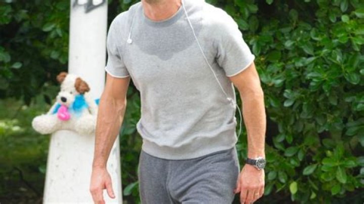 Justin Theroux Reveals He Was “Mortified” Over Those Infamous Bulge Pics