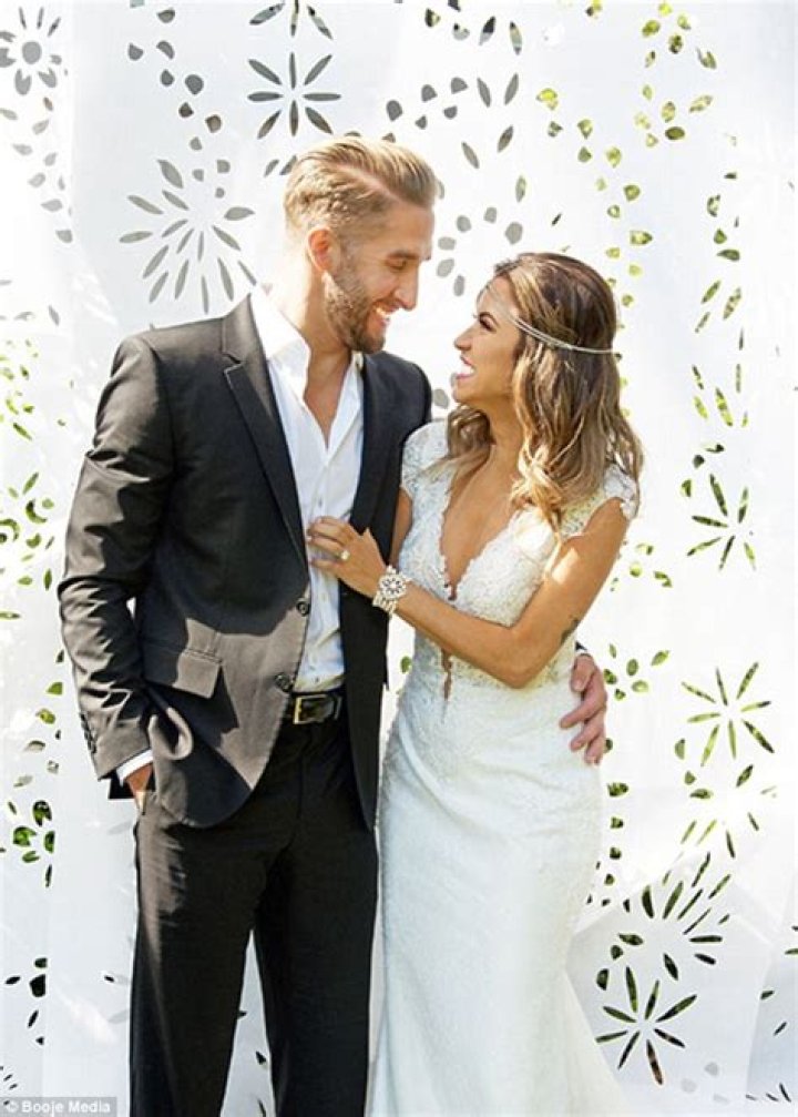 Kaitlyn Bristowe Recalls ‘Bizarre’ Engagement to Shawn Booth: It ‘Didn’t Even Feel Real’