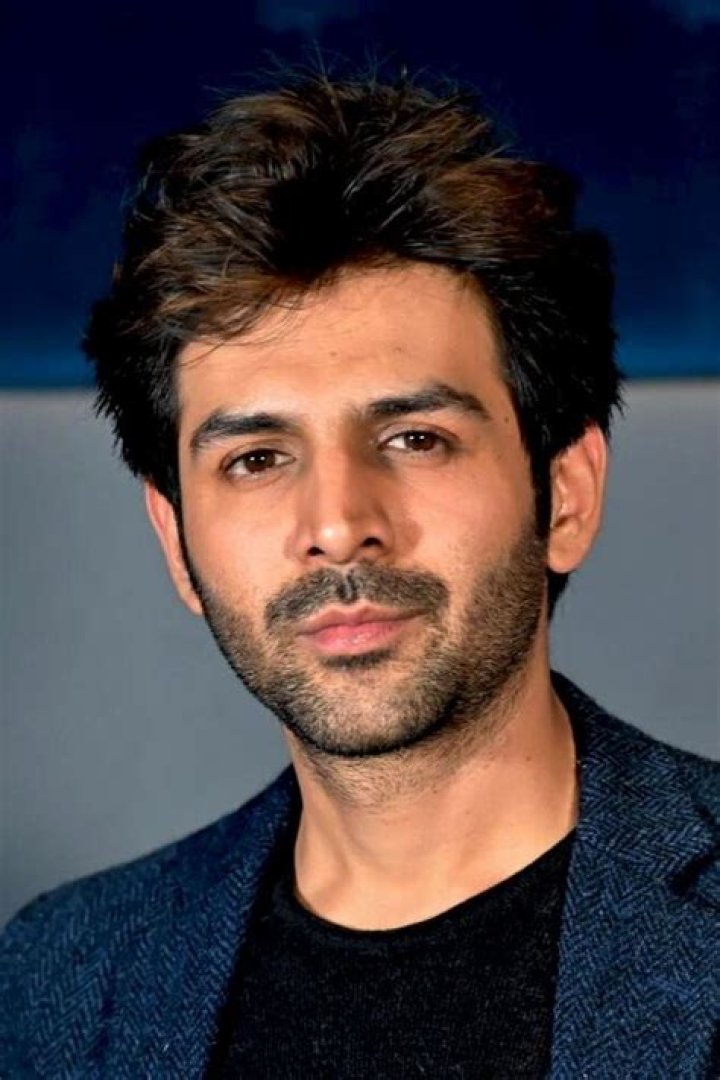 Kartik Aaryan Biography, Age, Height, Wife, Net Worth, Family