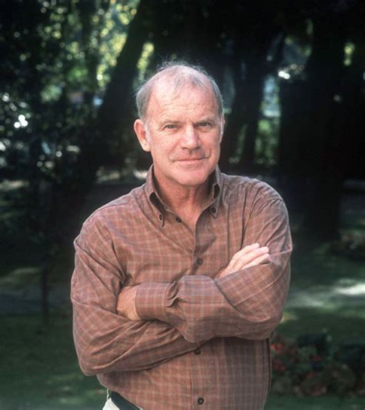 Kary Mullis (Biologist) - Age, Birthday, Bio, Facts, Family, Net Worth, Height & More