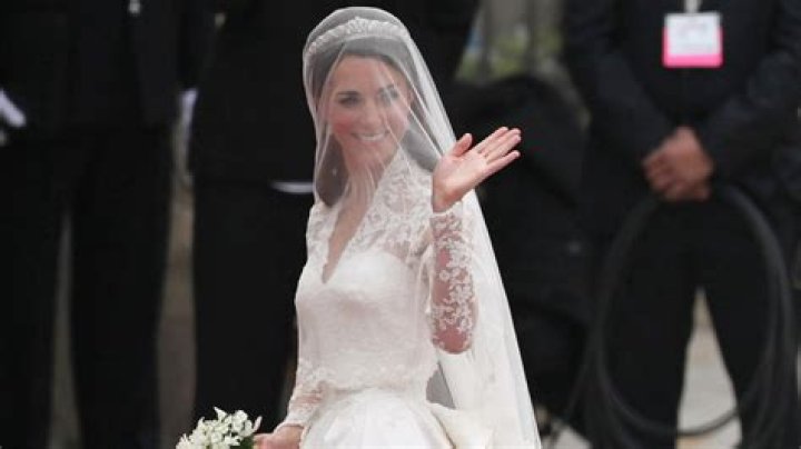 You Can Now Own a Cheap Replica of Kate Middleton’s Wedding Dress