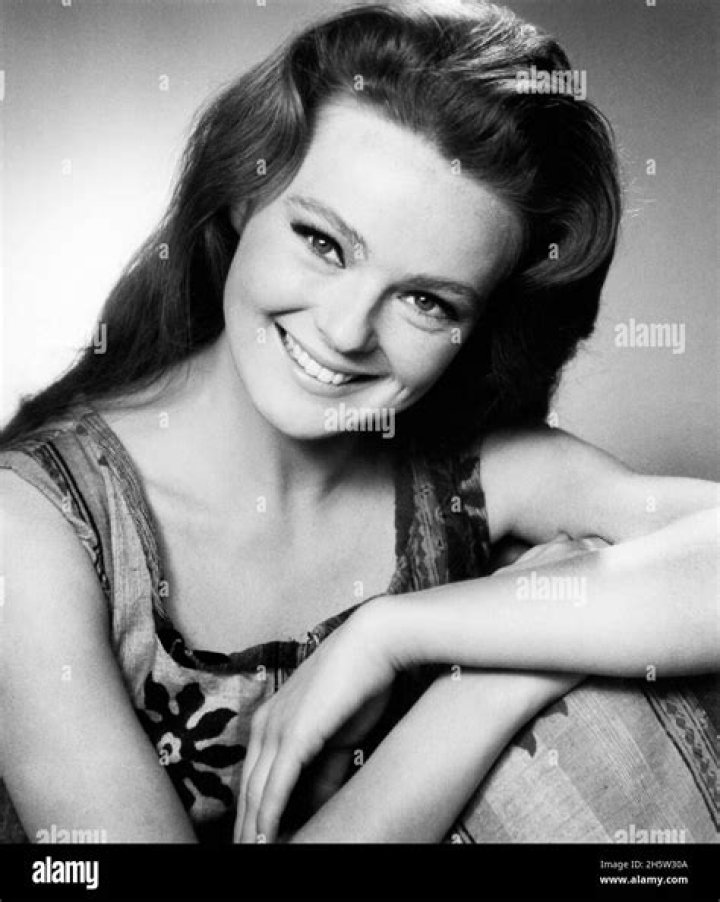 Katharine Houghton (Movie Actress) - Age, Birthday, Bio, Facts, Family, Net Worth, Height & More