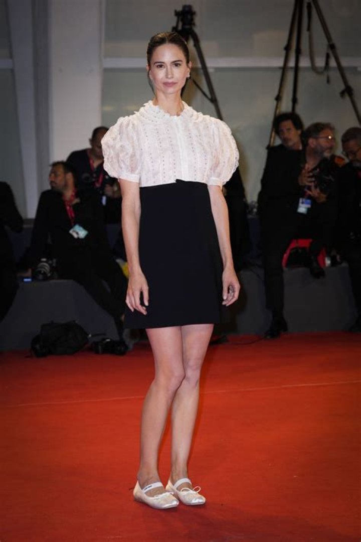 Katherine Waterston Biography, Age, Height, Husband, Net Worth, Family