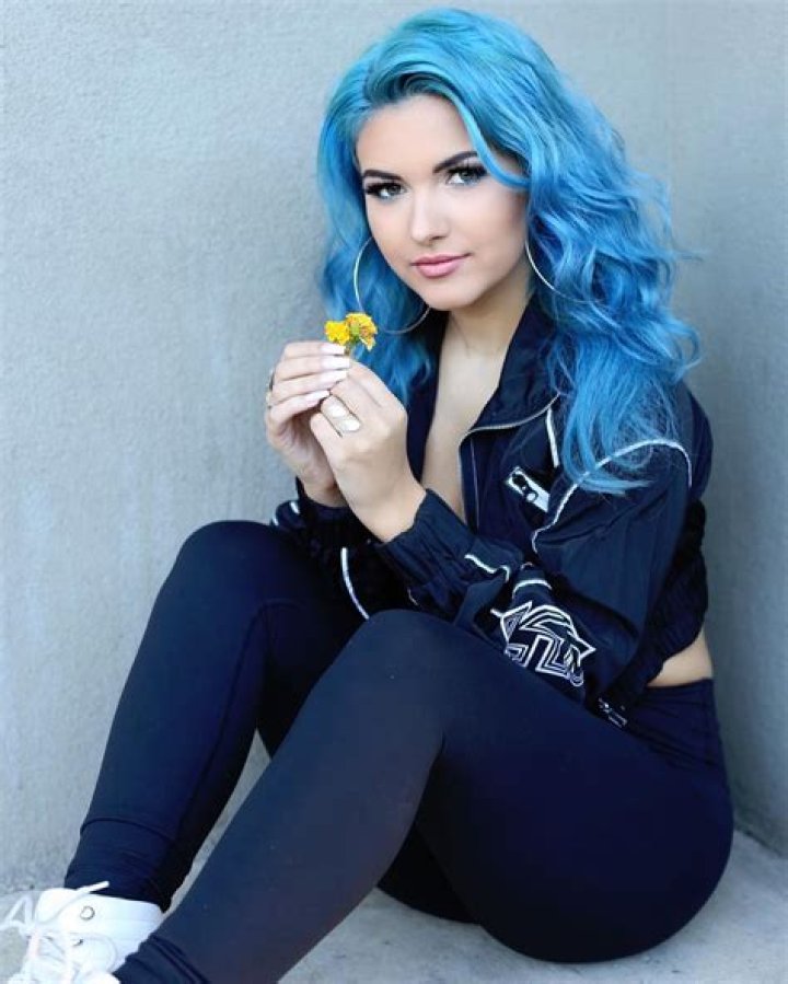 Katrina Stuart (Pop Singer) - Age, Birthday, Bio, Facts, Family, Net Worth, Height & More