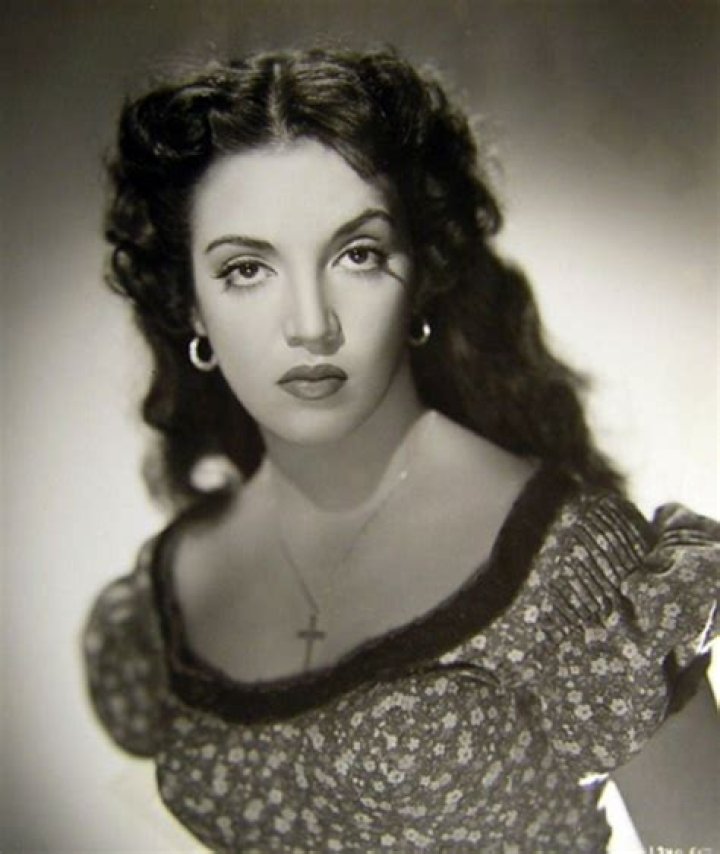 Katy Jurado (Movie Actress) - Age, Birthday, Bio, Facts, Family, Net Worth, Height & More