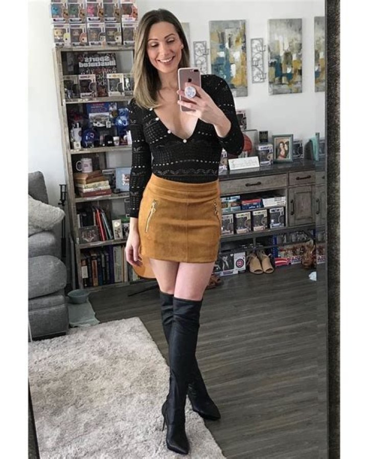 Kayla Ward (Model) - Age, Birthday, Bio, Facts, Family, Net Worth, Height & More