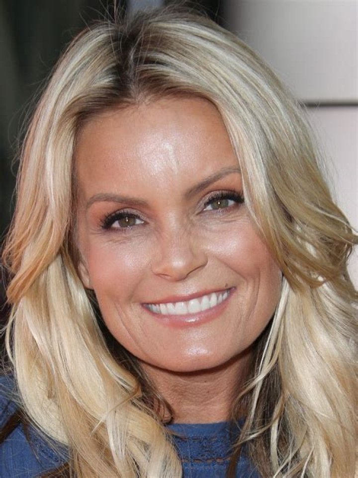 Kelly Packard (TV Actress) - Age, Birthday, Bio, Facts, Family, Net Worth, Height & More