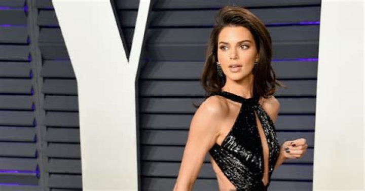 Kendall Jenner Came *This* Close to a Wardrobe Malfunction at the Oscars — See Pics!