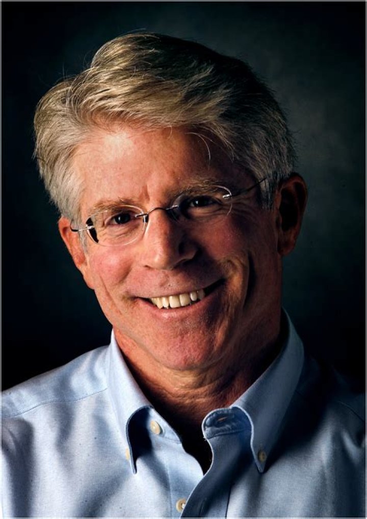 Kenneth R. Weiss Biography, Age, Height, Wife, Net Worth, Family