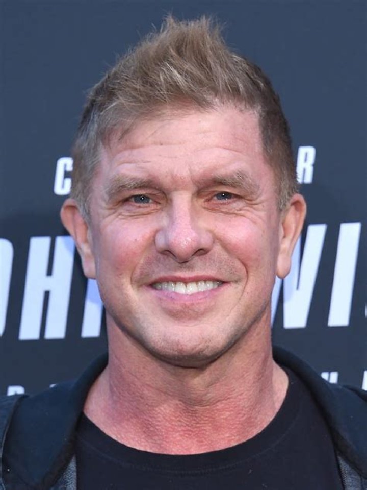 How tall is Kenny Johnson