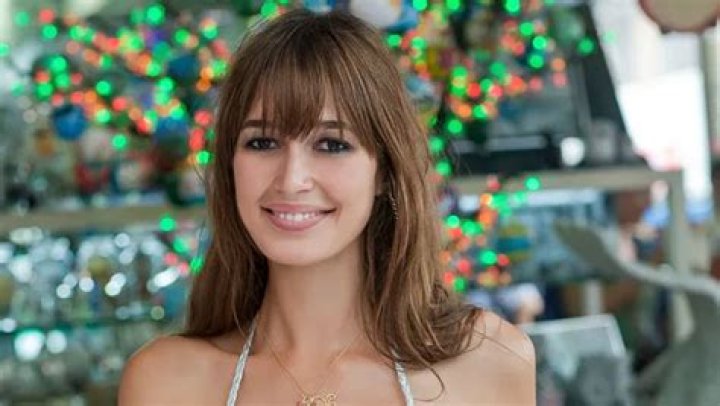 Kenza Fourati Biography, Age, Height, Husband, Net Worth, Family